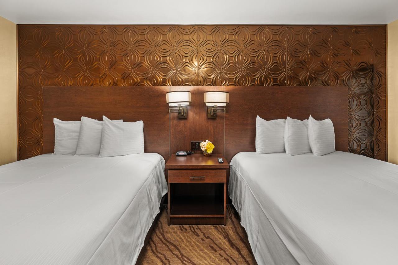 Queen Suite - Non-Smoking at Ellis Island Hotel Casino & Brewery