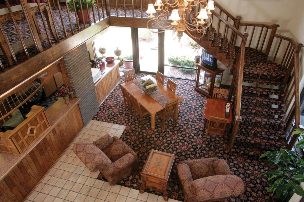 | The Foothills Inn