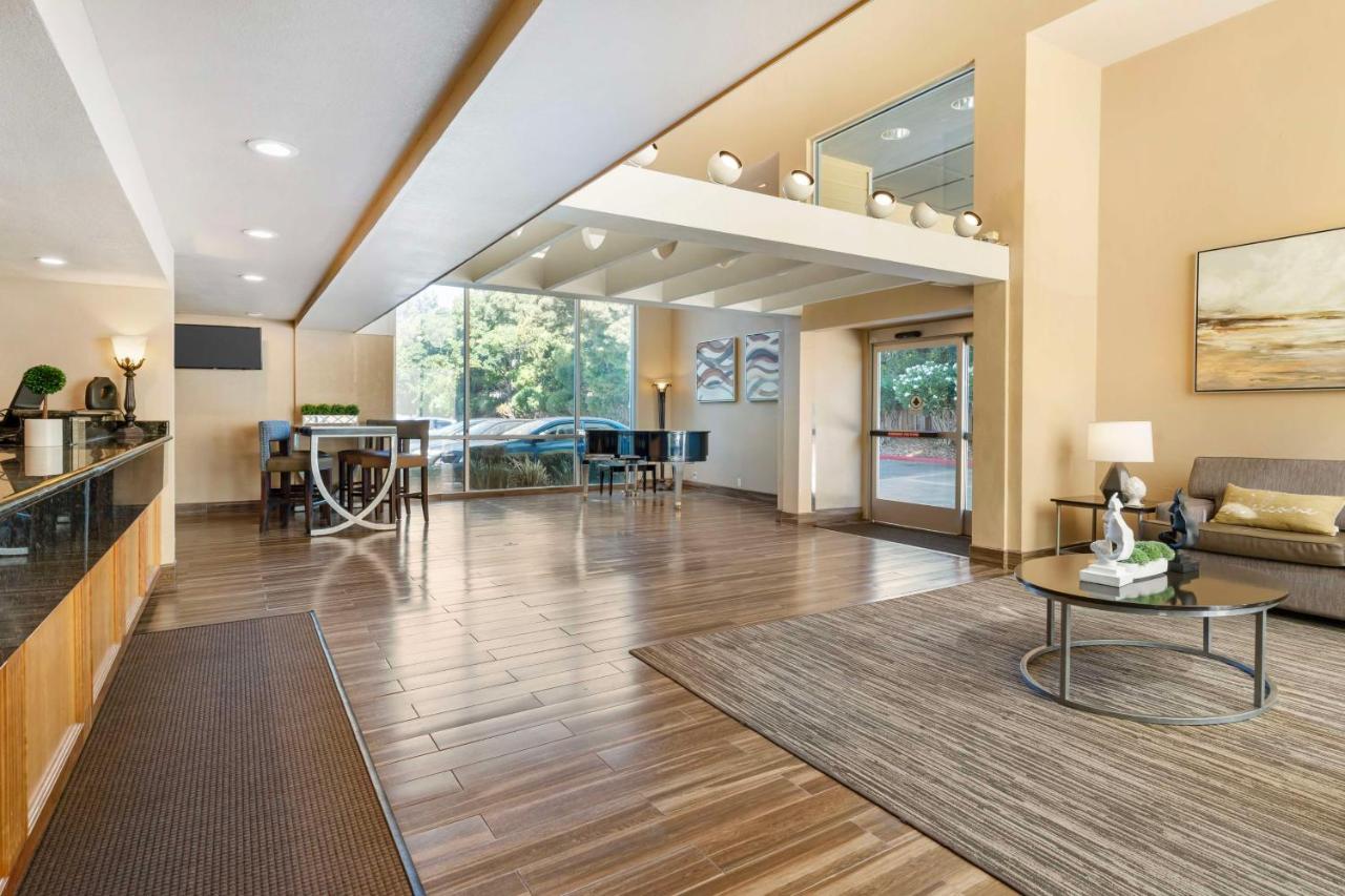 | Best Western Plus Heritage Inn