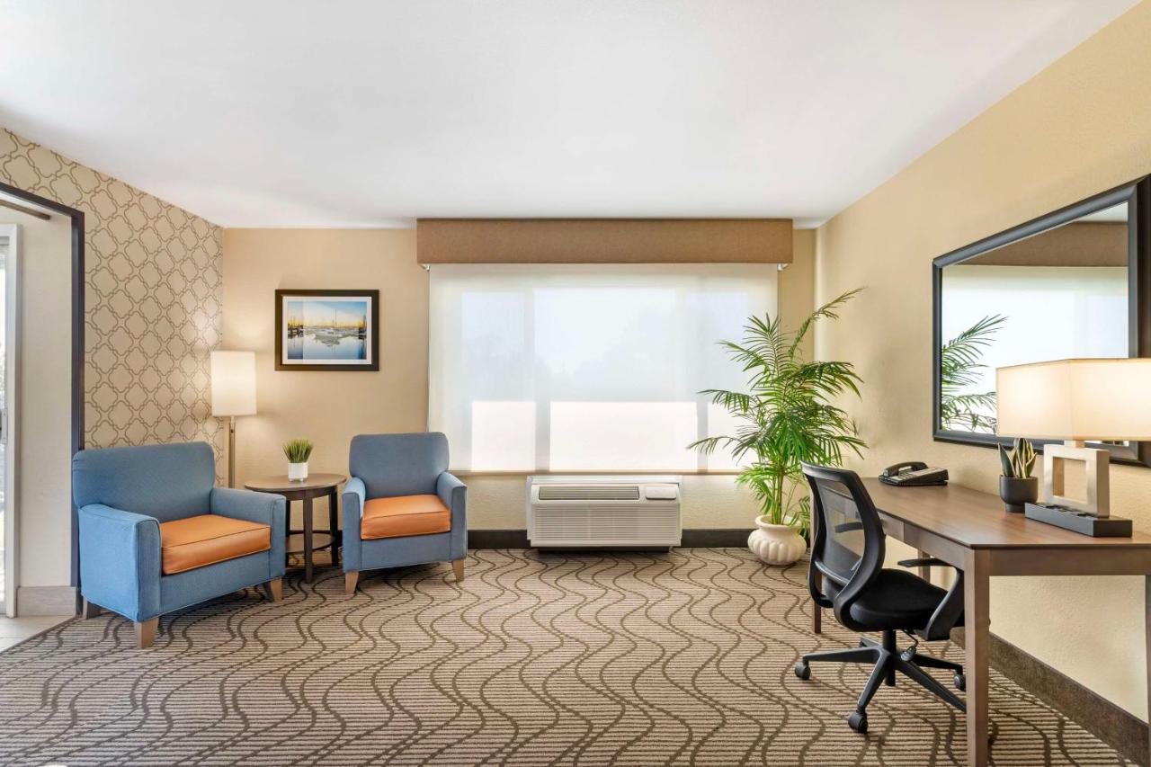 | Best Western Plus Heritage Inn