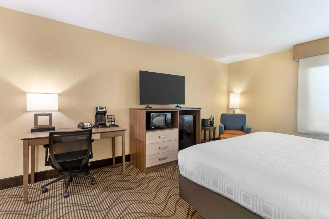 Room #5893020 at Best Western Plus Heritage Inn