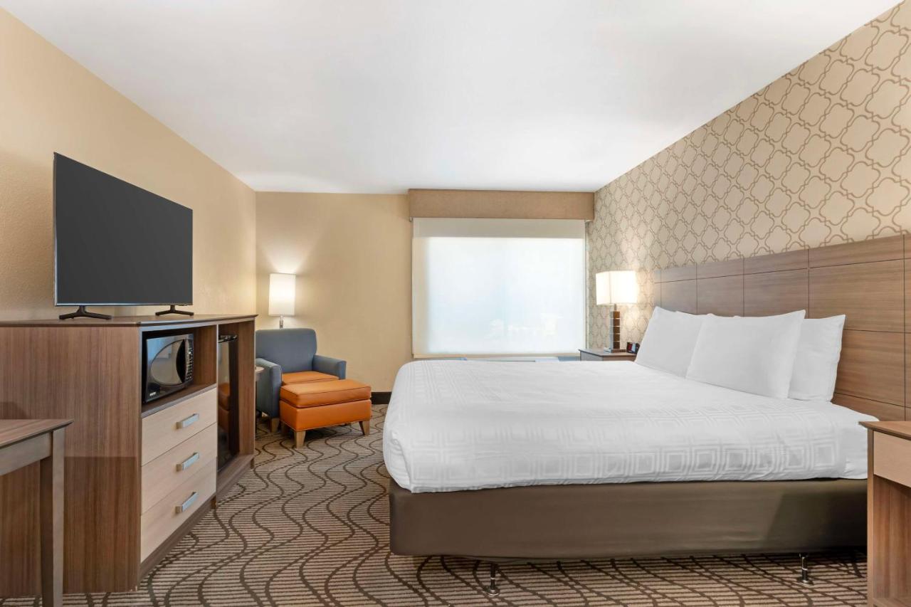 Room #5893020 at Best Western Plus Heritage Inn
