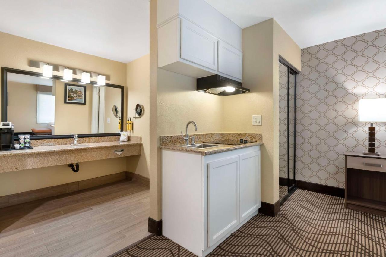 | Best Western Plus Heritage Inn