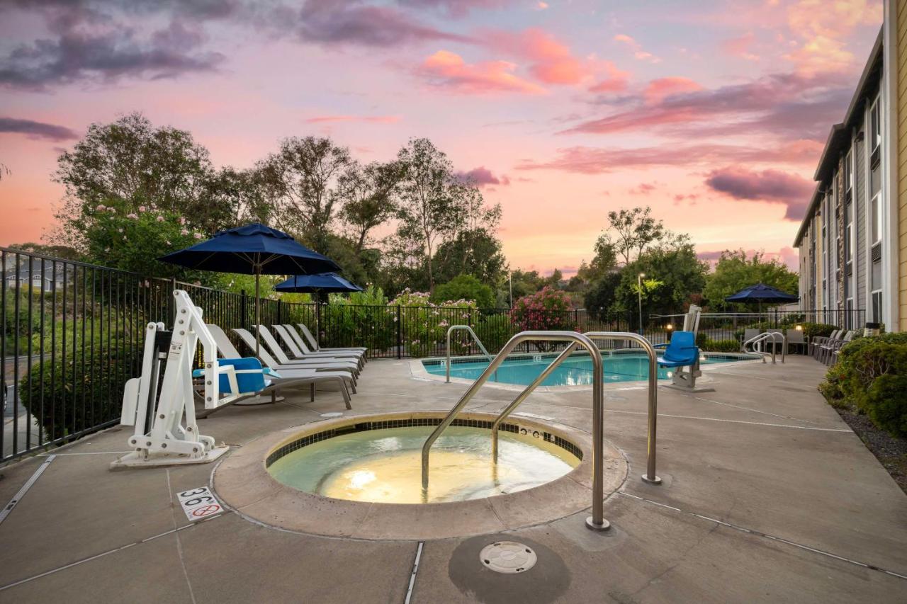 | Best Western Plus Heritage Inn