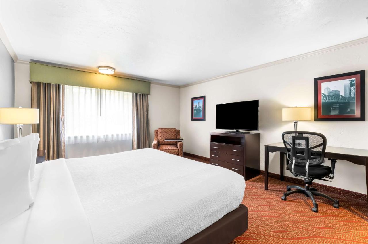 King Room at Best Western Plus Parkway Inn