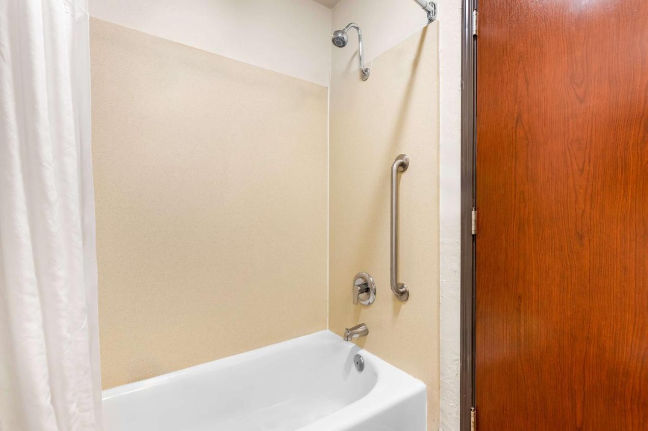 King Room at Best Western Plus Parkway Inn