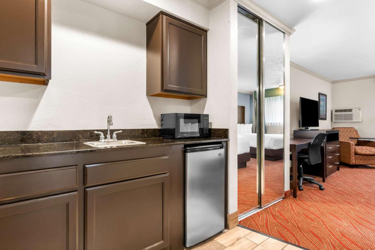Large Queen Room with Two Queen Beds at Best Western Plus Parkway Inn