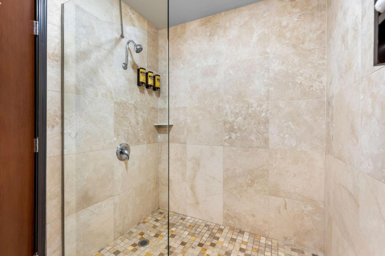 Queen Room with Two Queen Beds and Roll-In Shower - Disability Access at Best Western Plus Parkway Inn