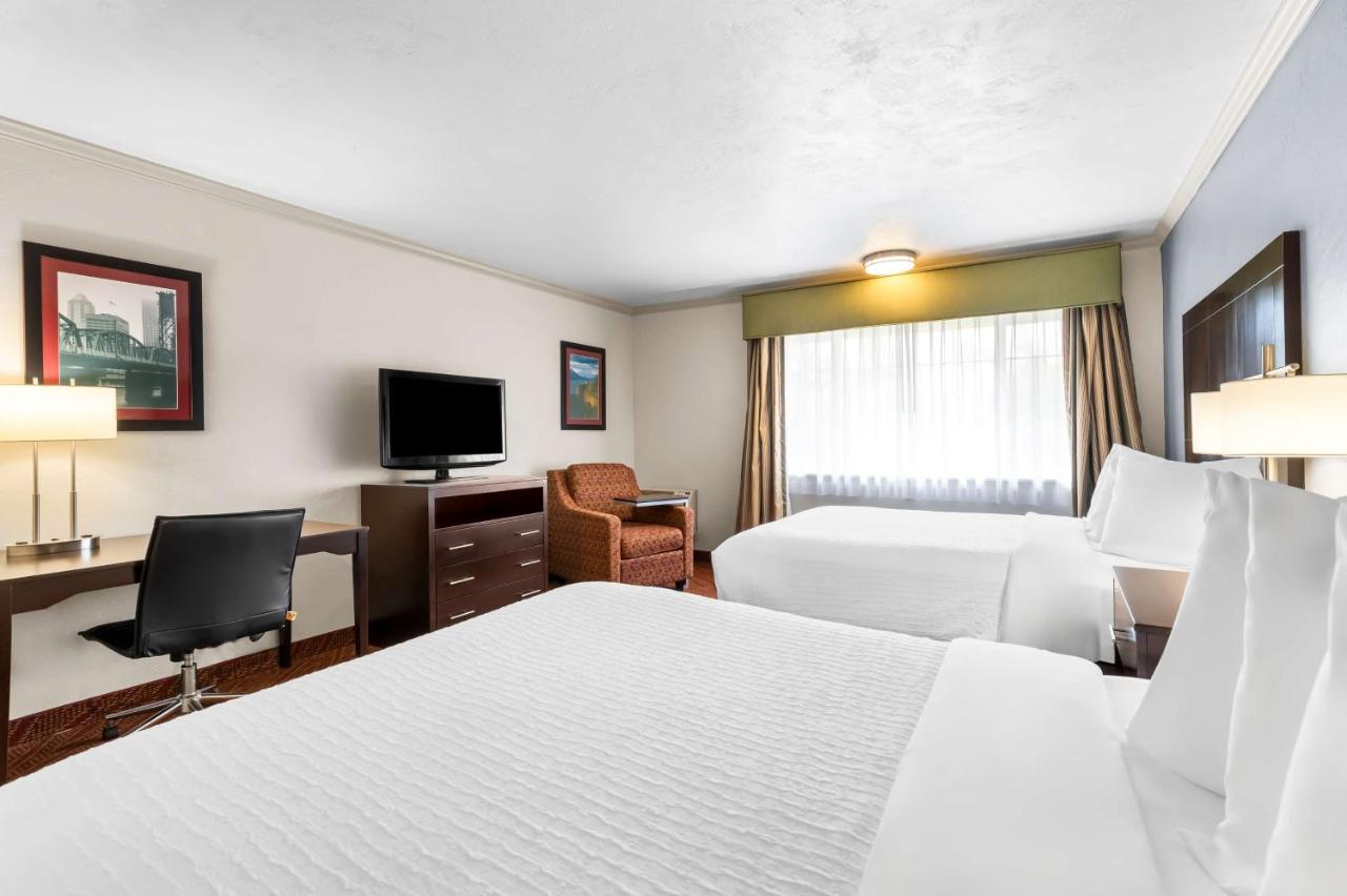 Queen Room with Two Queen Beds and Roll-In Shower - Disability Access at Best Western Plus Parkway Inn