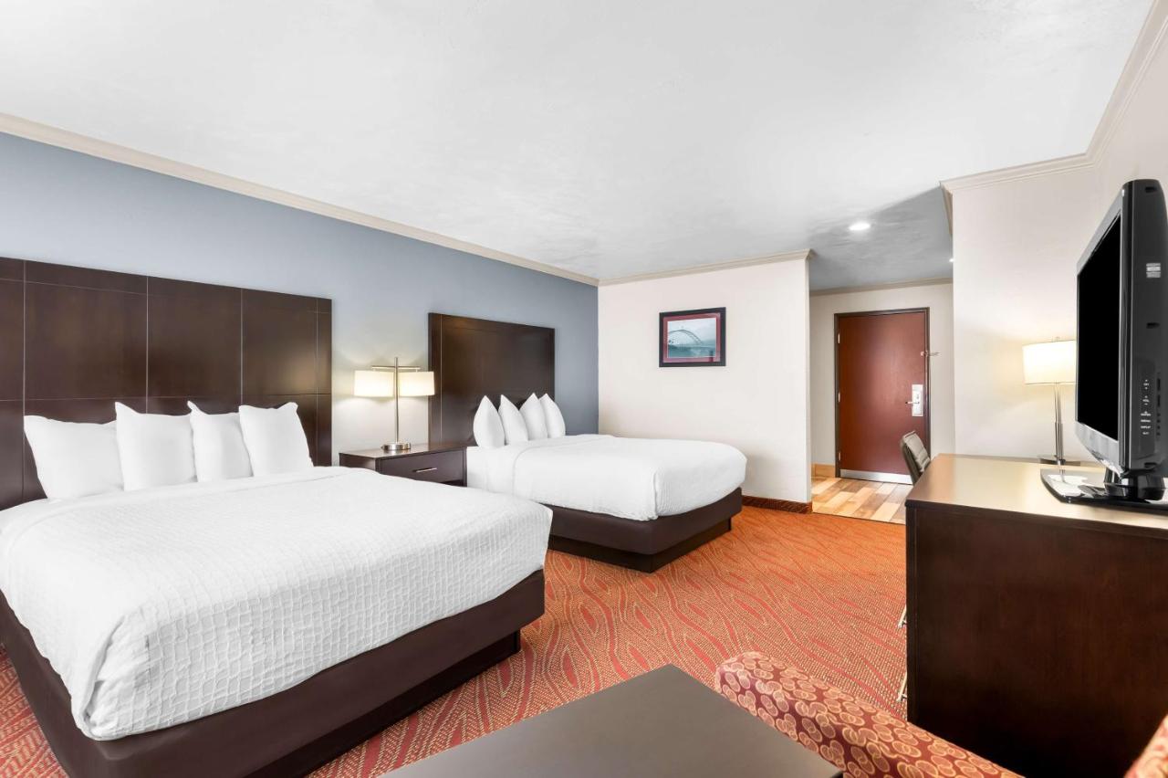 Queen Room with Two Queen Beds at Best Western Plus Parkway Inn
