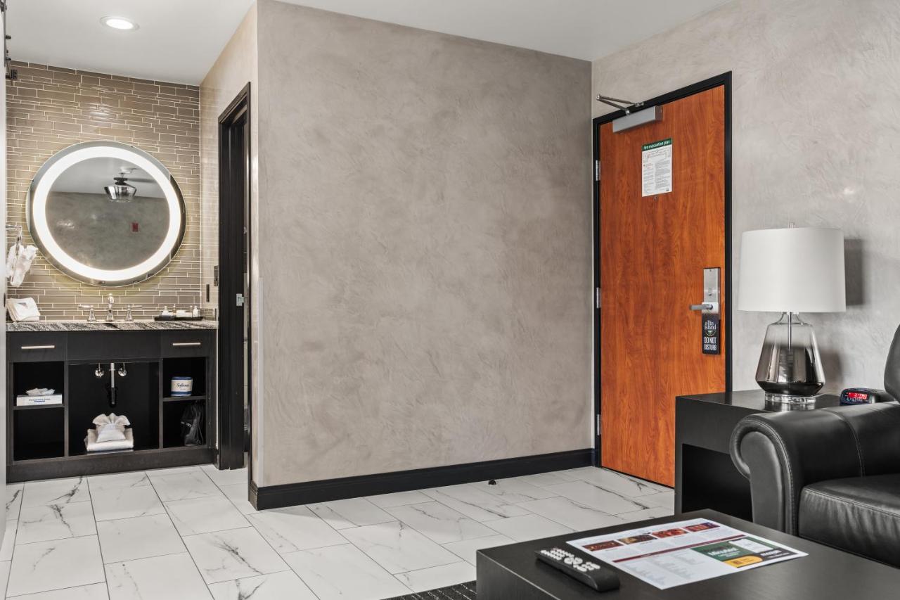 King Suite - Non-Smoking at Ellis Island Hotel Casino & Brewery