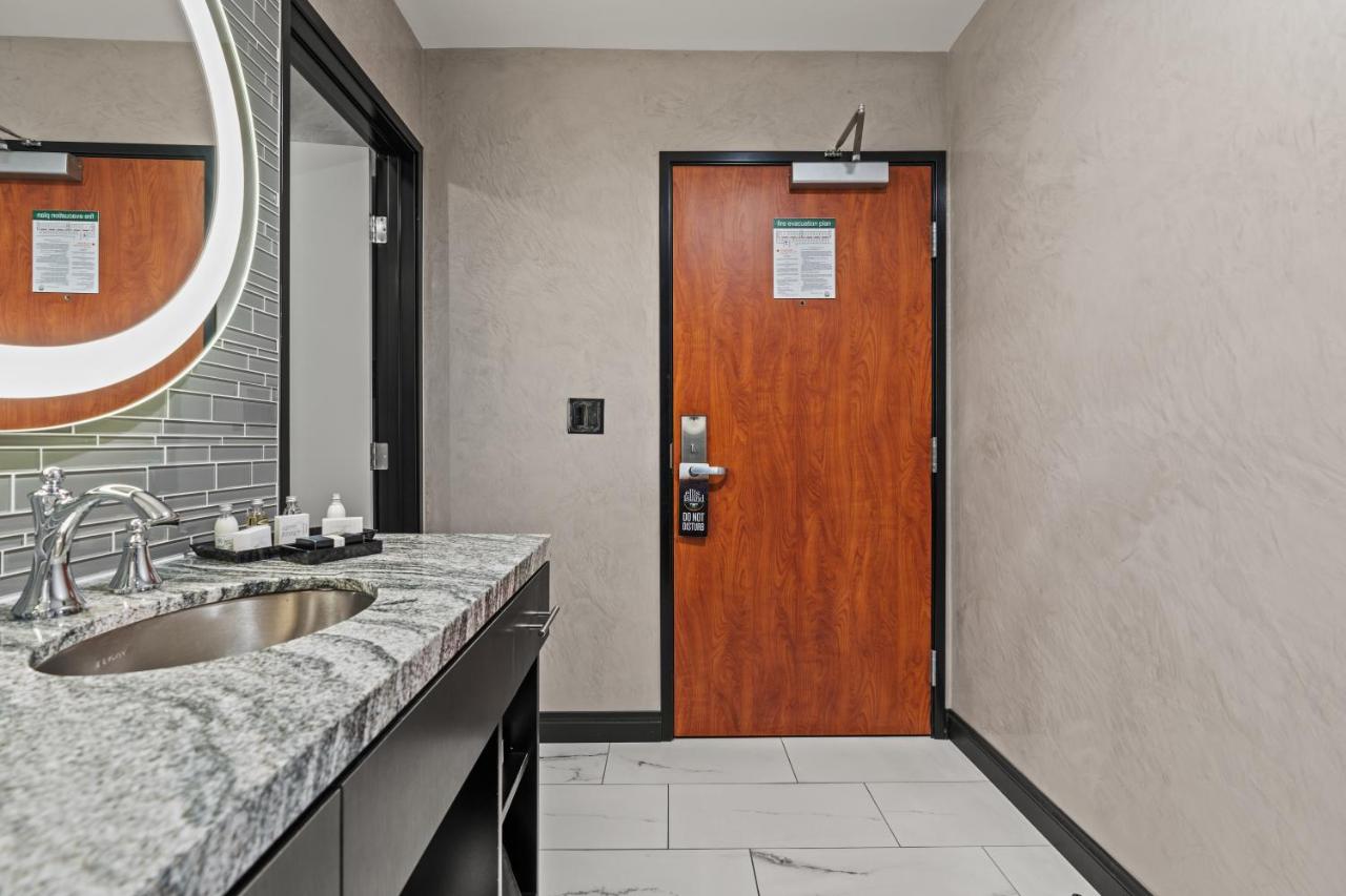 King Suite - Non-Smoking at Ellis Island Hotel Casino & Brewery