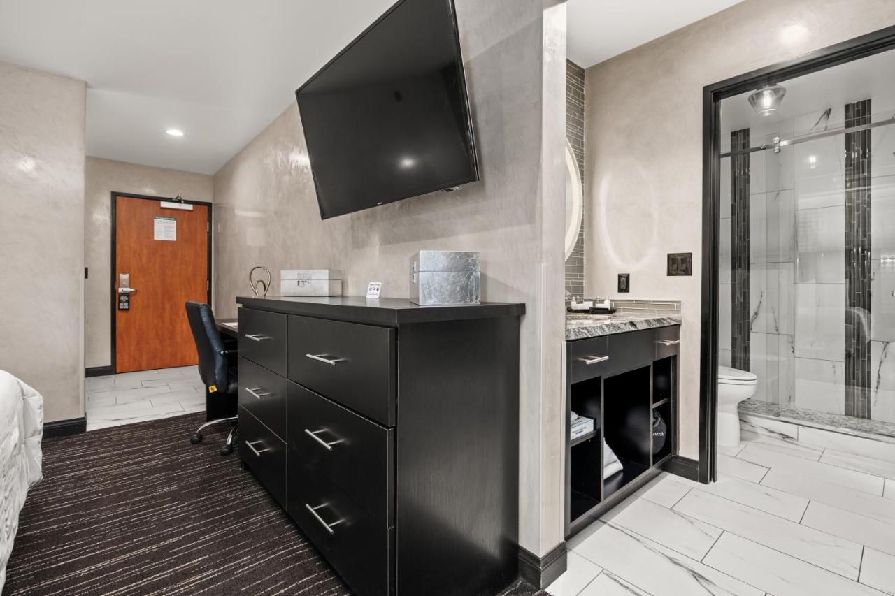 King Suite - Non-Smoking at Ellis Island Hotel Casino & Brewery