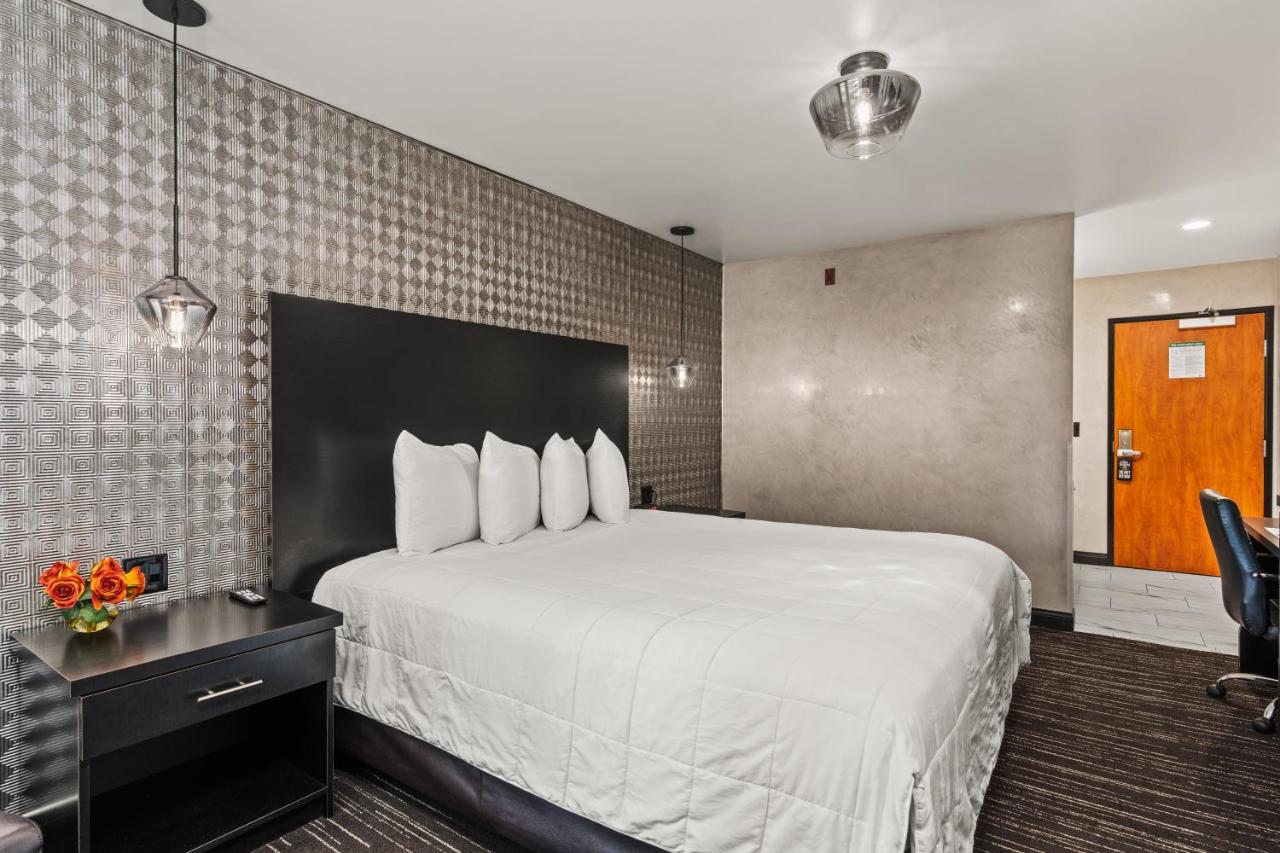 King Suite - Non-Smoking at Ellis Island Hotel Casino & Brewery