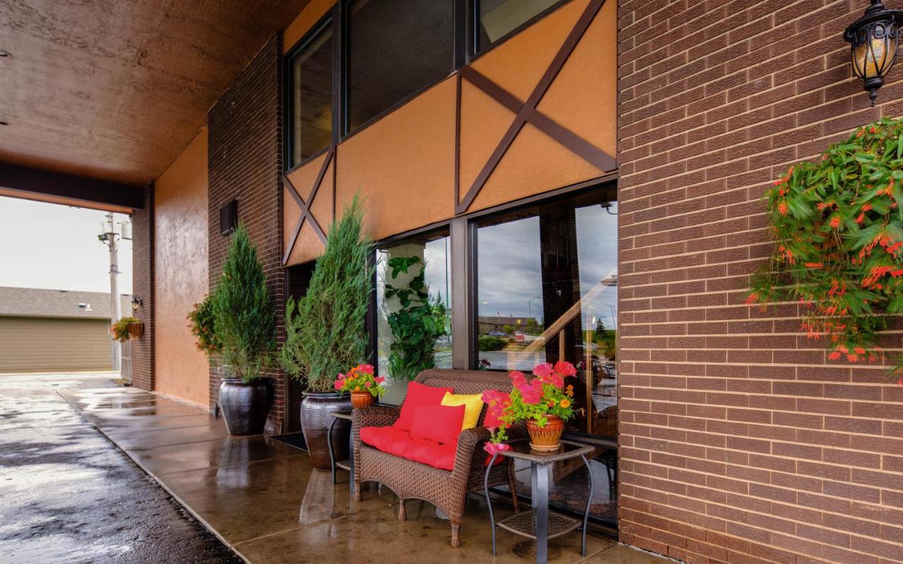 | The Foothills Inn