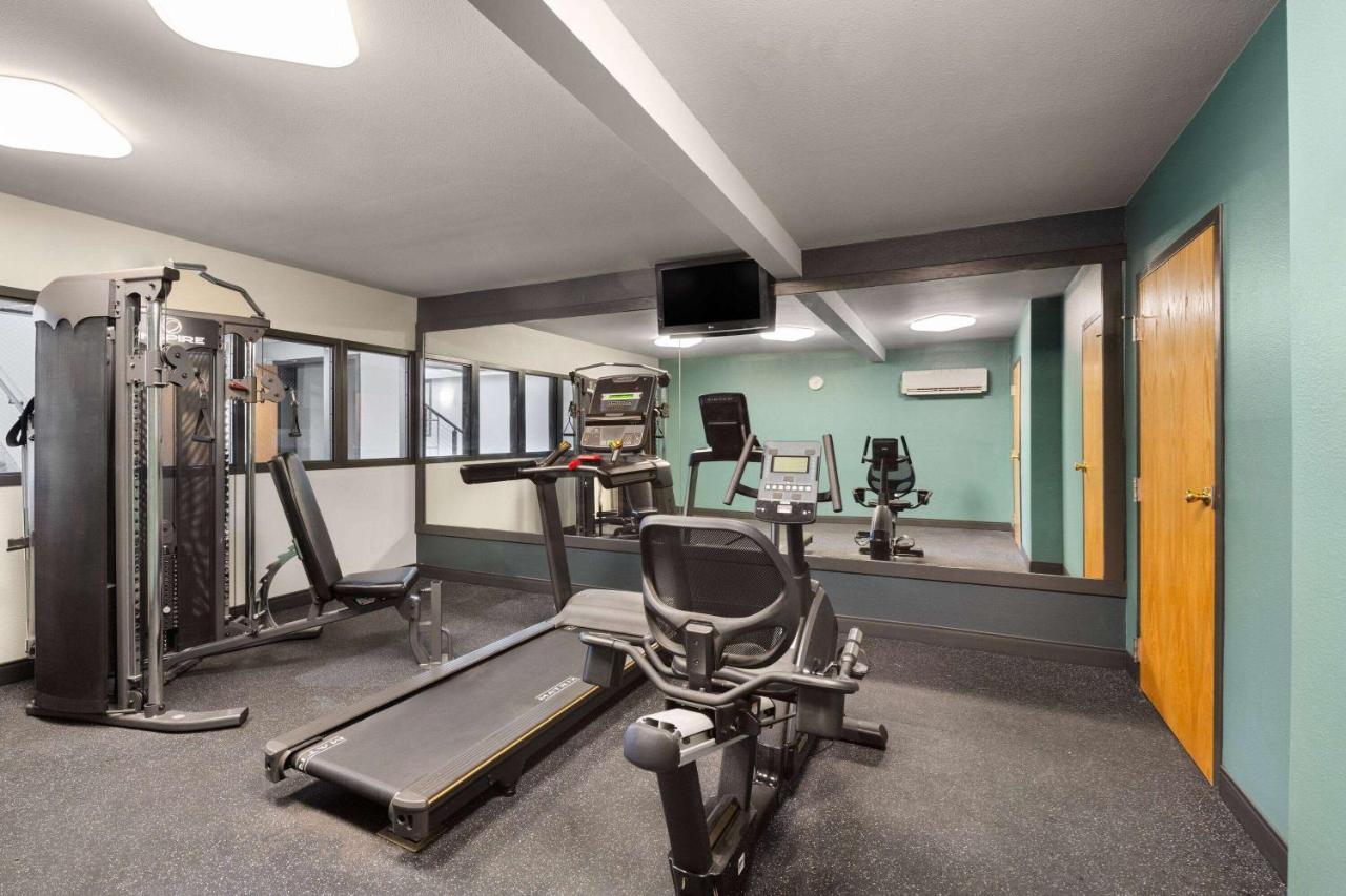 | Super 8 by Wyndham Columbus
