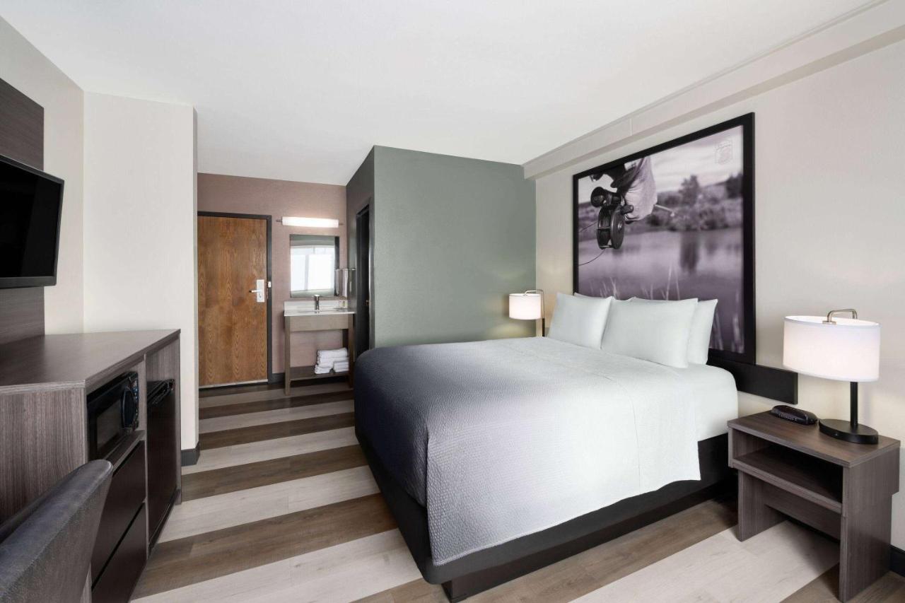 | Super 8 by Wyndham Columbus
