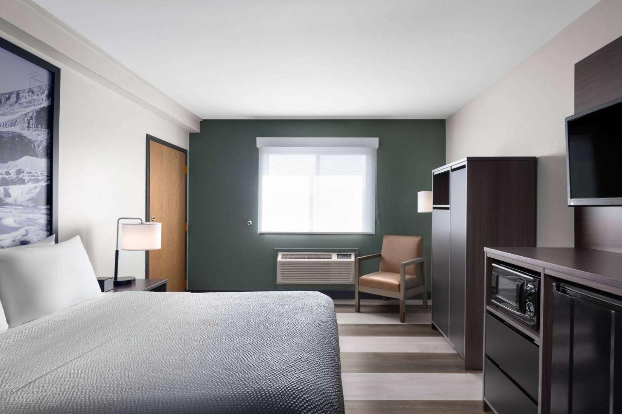 | Super 8 by Wyndham Columbus