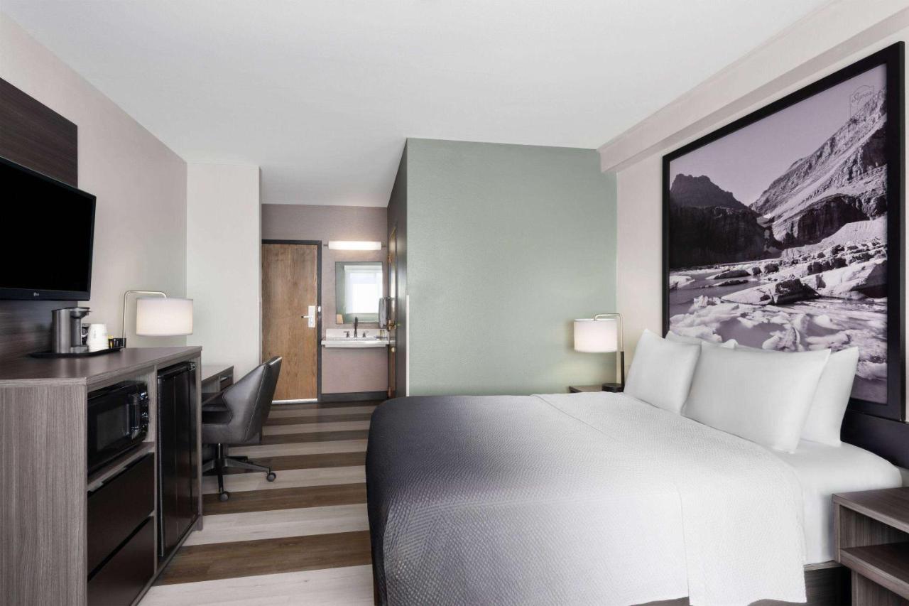 | Super 8 by Wyndham Columbus