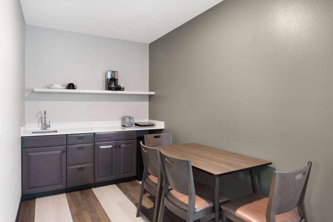 | Super 8 by Wyndham Columbus