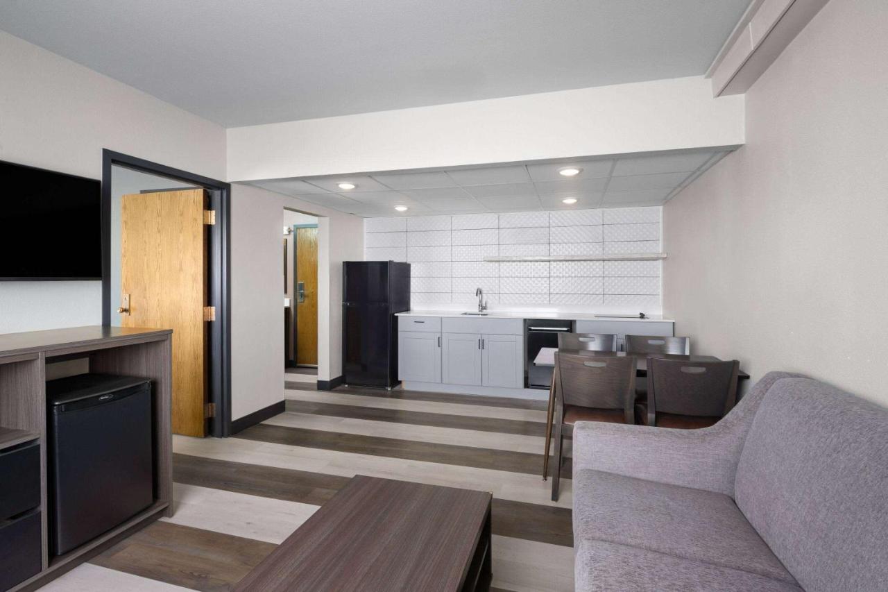 | Super 8 by Wyndham Columbus