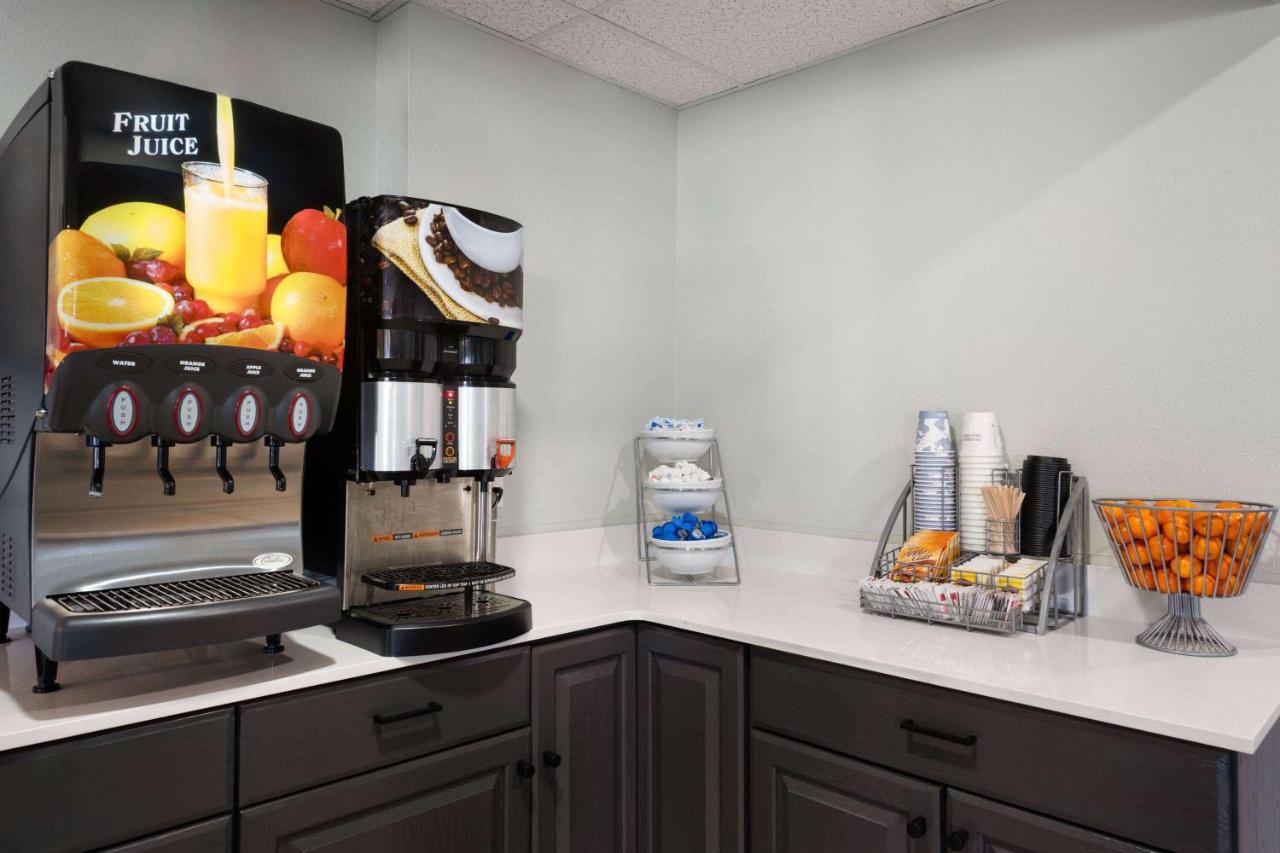 | Super 8 by Wyndham Columbus