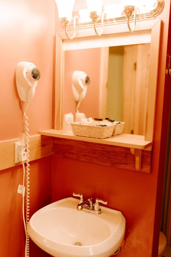 | Snowvillage Inn