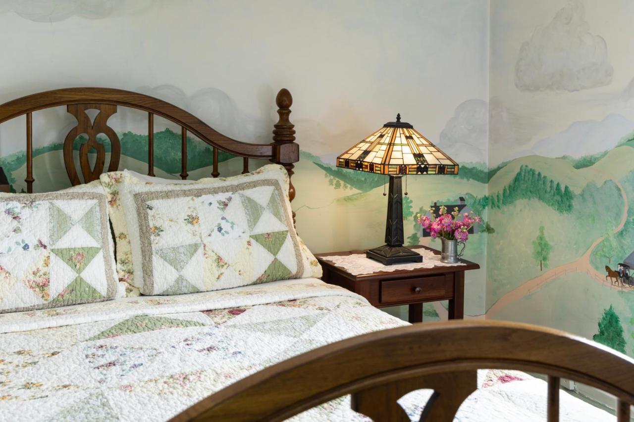 | Maguire House Bed and Breakfast