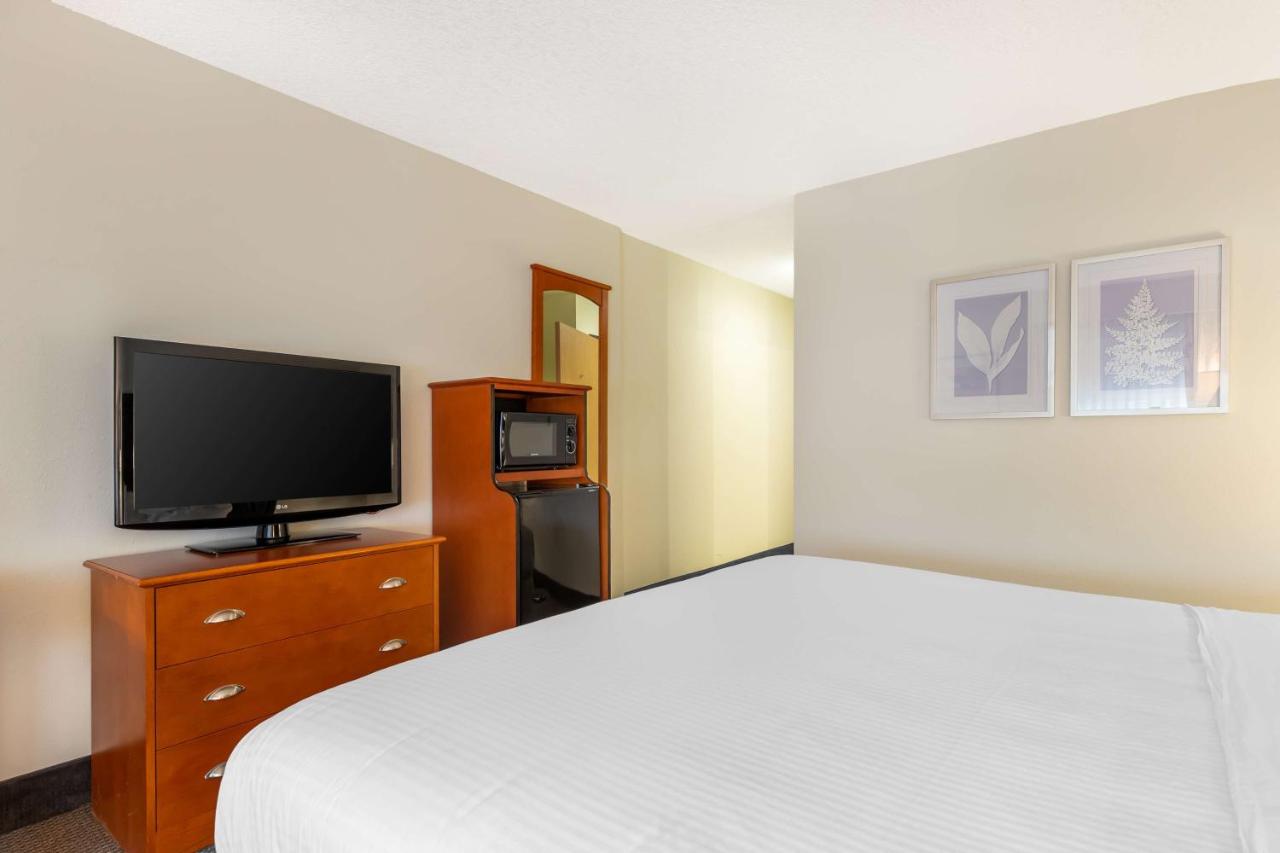 | Best Western Plus University Park Inn & Suites