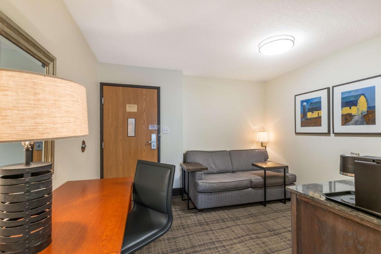 King Suite - Non-Smoking at Best Western Plus University Park Inn & Suites