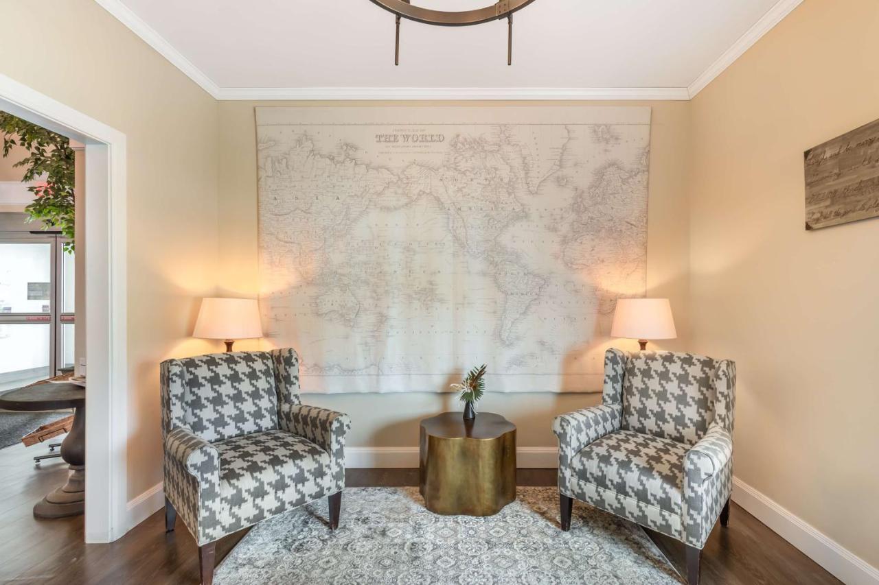 | Best Western Plus University Park Inn & Suites