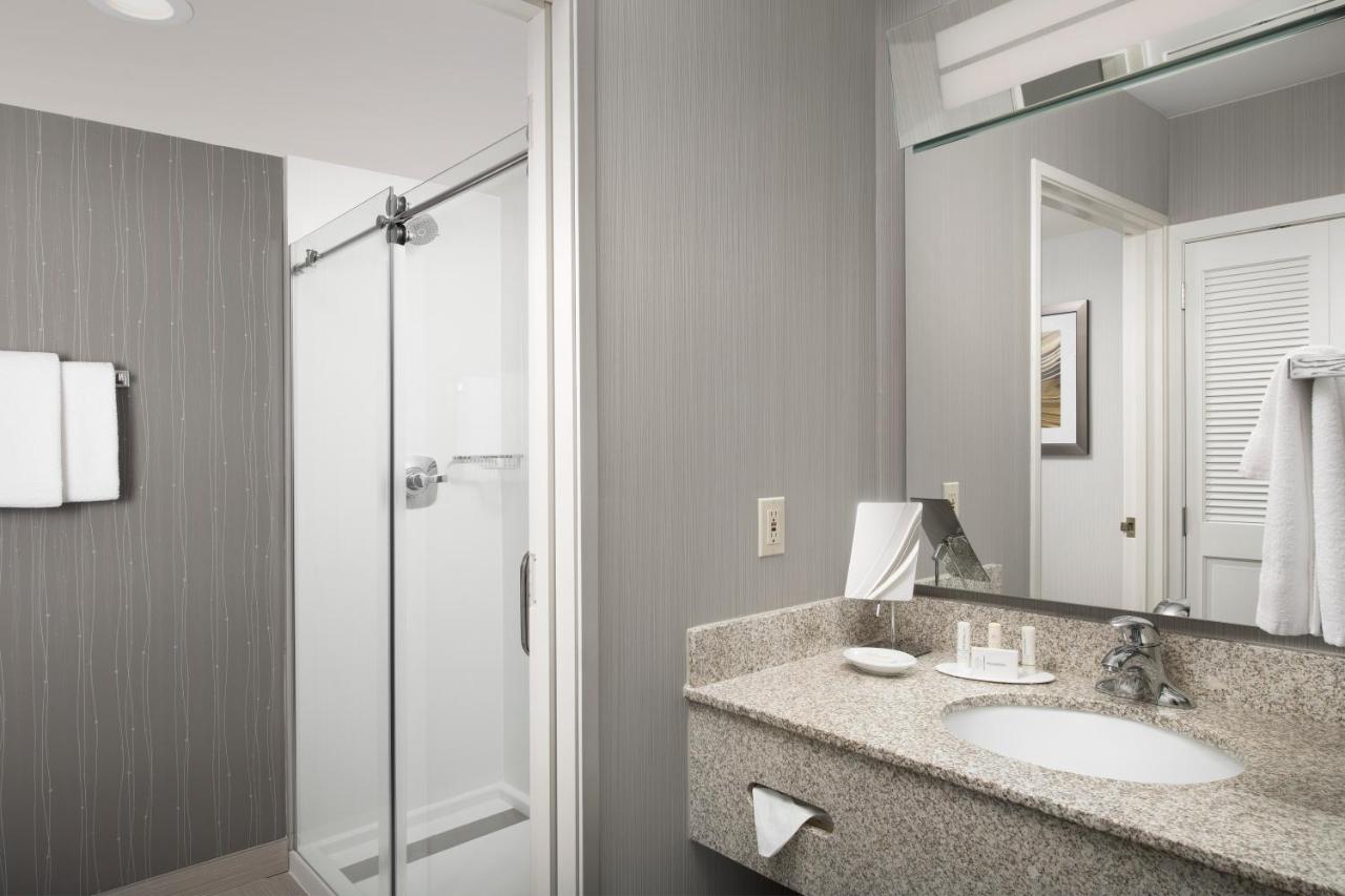 King Room with Sofa Bed at Courtyard By Marriott Portland Hillsboro