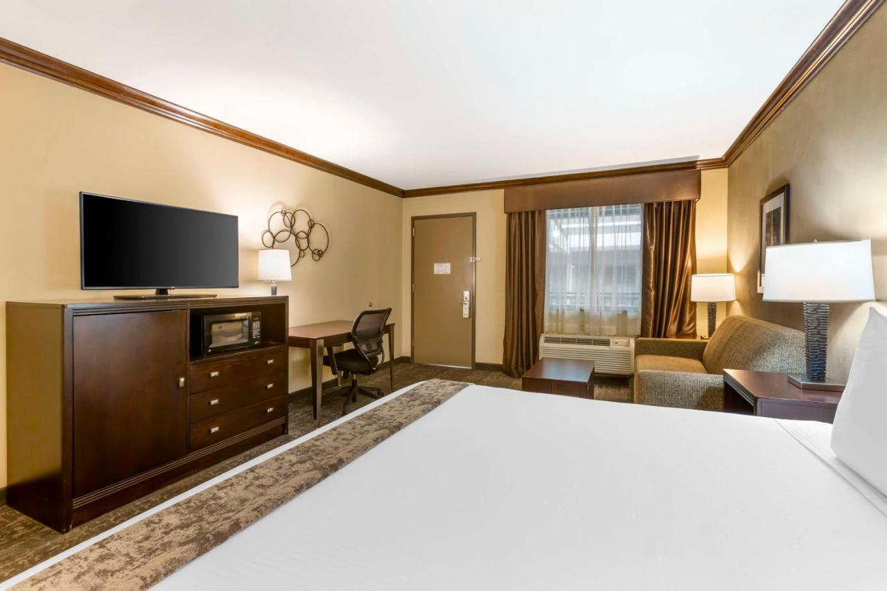 King Room at Best Western Plus Raton Hotel