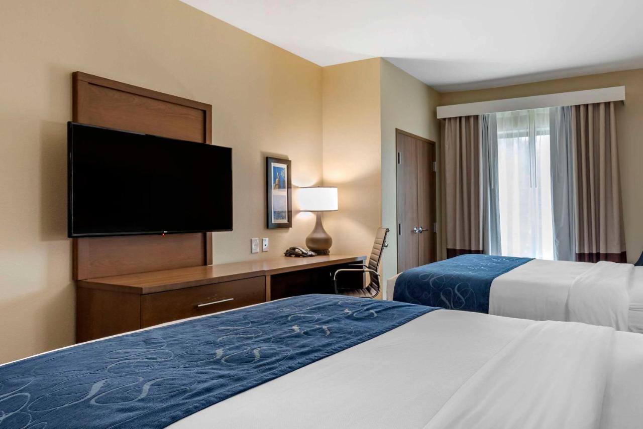Queen Room with Two Queen Beds - Disability Access/Non-Smoking at Comfort Inn & Suites Downtown near University