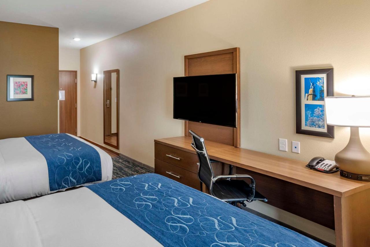 Queen Room with Two Queen Beds - Disability Access/Non-Smoking at Comfort Inn & Suites Downtown near University
