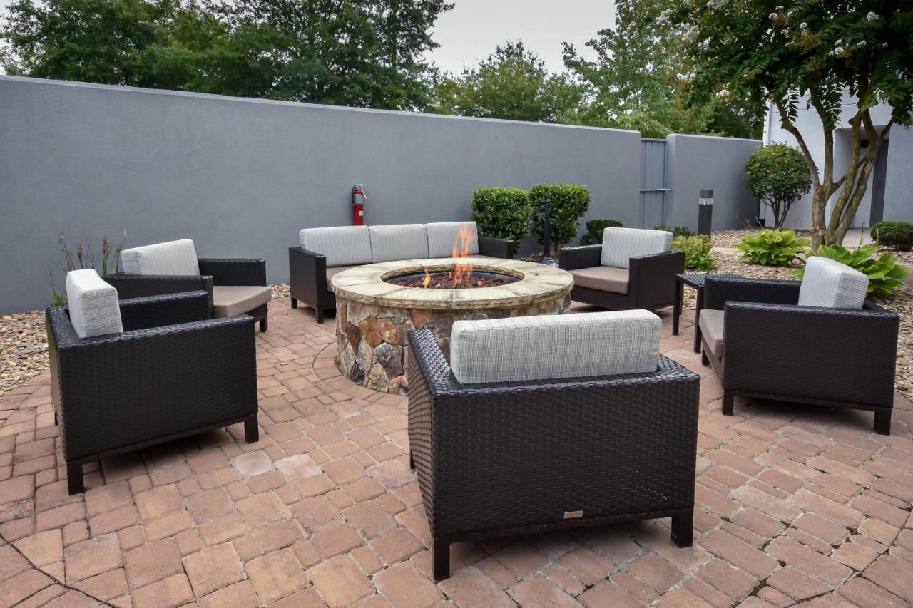 | Courtyard by Marriott Charlotte/Matthews
