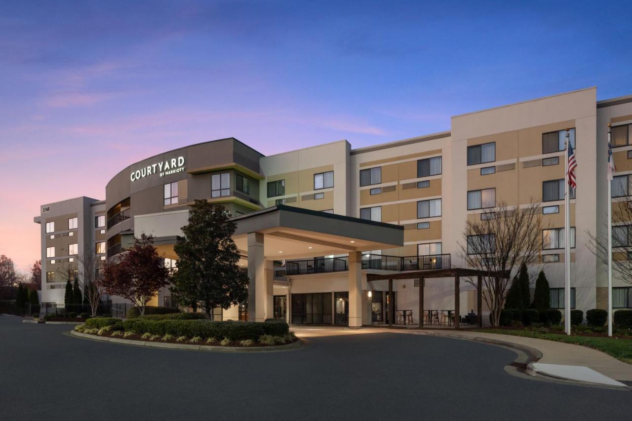 | Courtyard by Marriott Raleigh North/Triangle Town Center