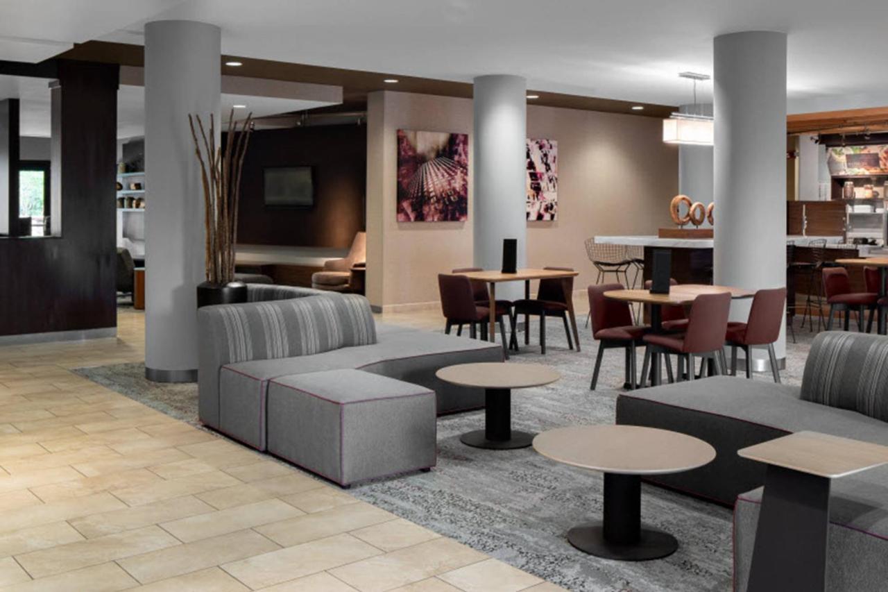 | Courtyard by Marriott Raleigh North/Triangle Town Center