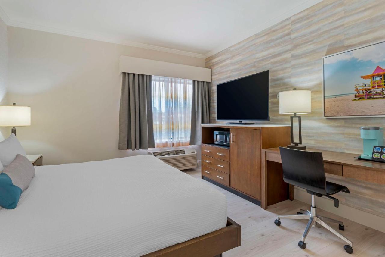 King Suite with Hot Tub at Best Western Plus All Suites Inn