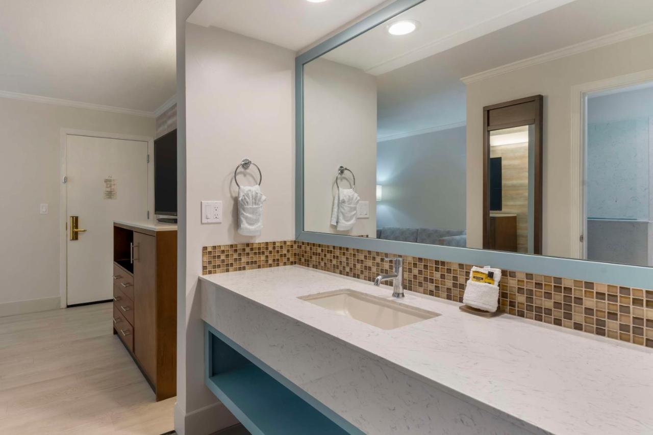 Queen Suite with Two Queen Beds and Sofa Bed at Best Western Plus All Suites Inn