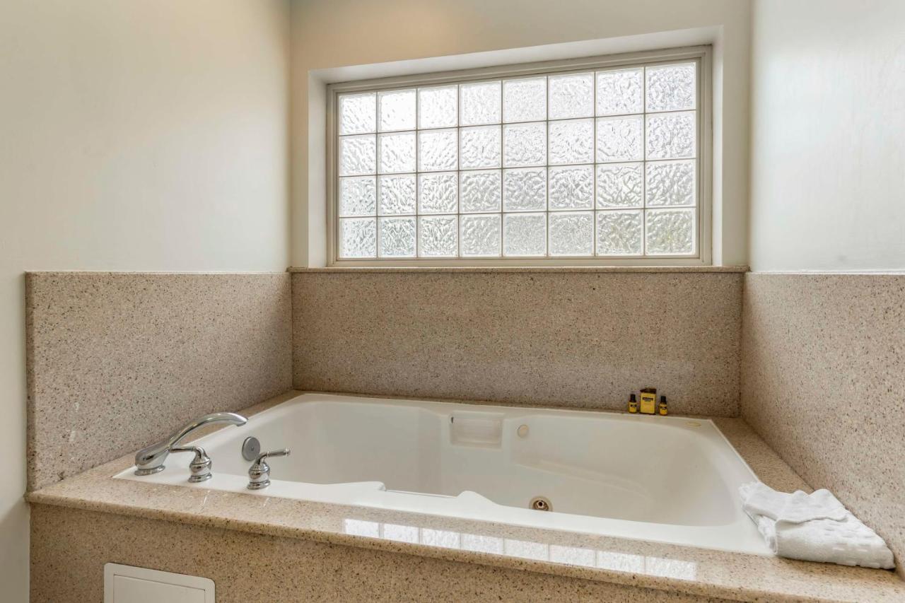 | Best Western Plus All Suites Inn