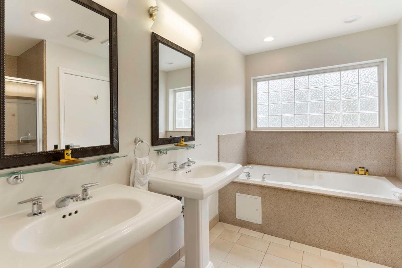 | Best Western Plus All Suites Inn