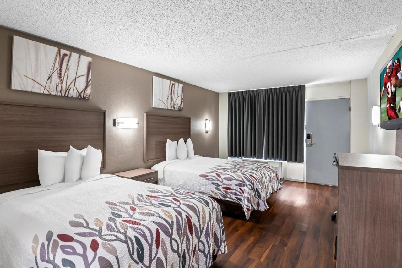 | Sandston Inn