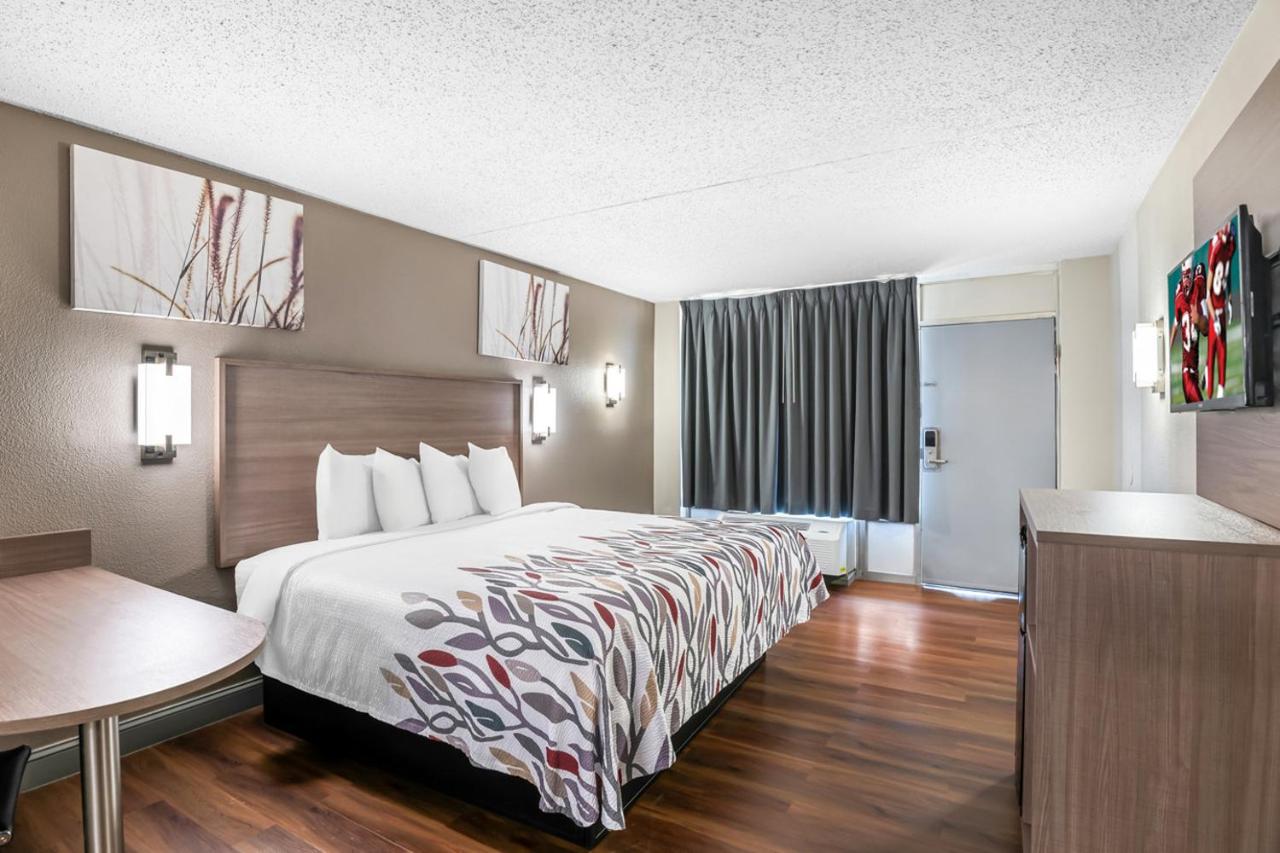 | Sandston Inn