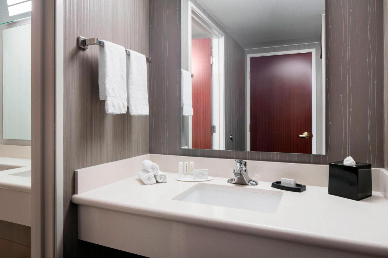 | Courtyard by Marriott Seattle Federal Way