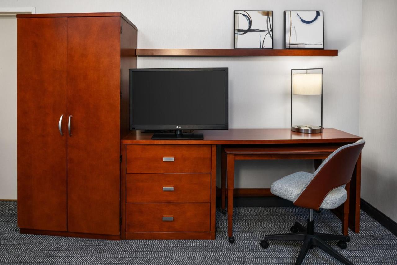 | Courtyard by Marriott Anchorage Airport
