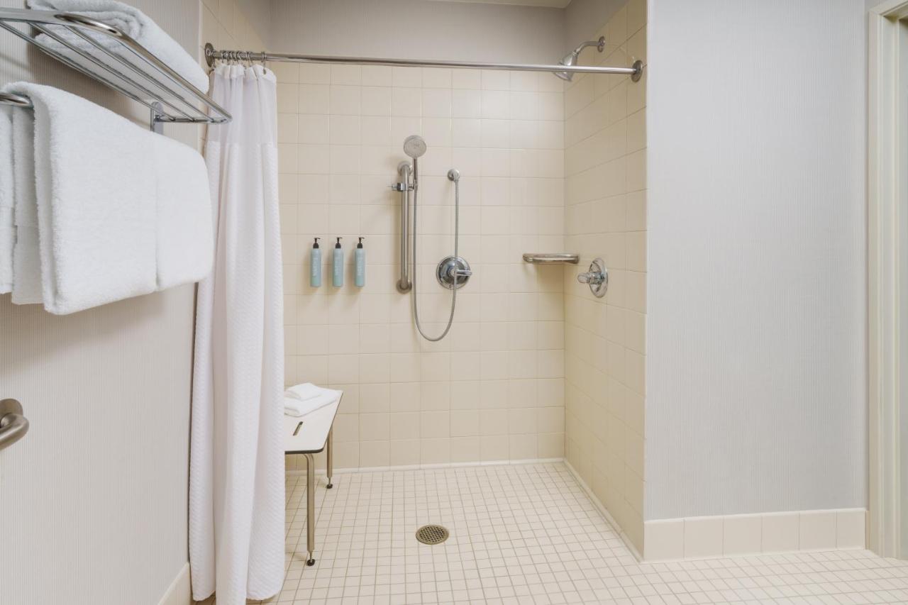 | Courtyard by Marriott Roseville Galleria Mall/Creekside Ridge Drive