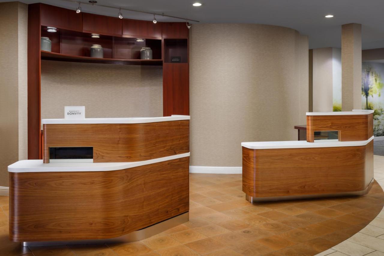 | Courtyard by Marriott Roseville Galleria Mall/Creekside Ridge Drive