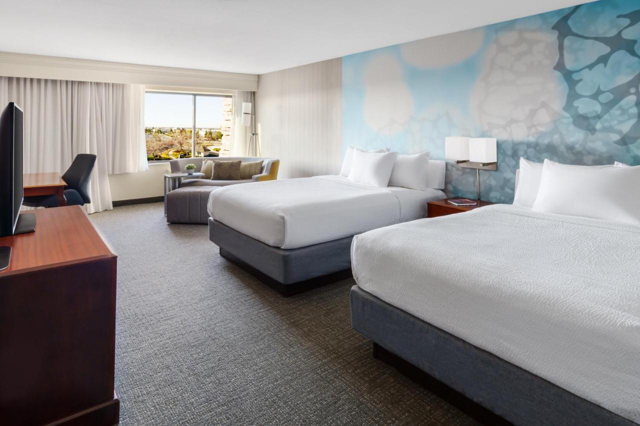 | Courtyard by Marriott Roseville Galleria Mall/Creekside Ridge Drive