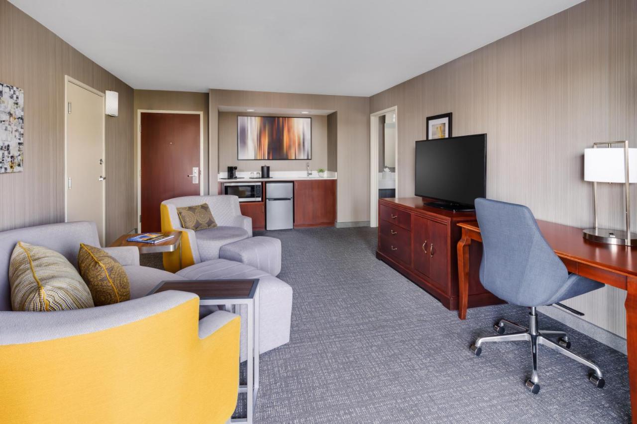 | Courtyard by Marriott Roseville Galleria Mall/Creekside Ridge Drive